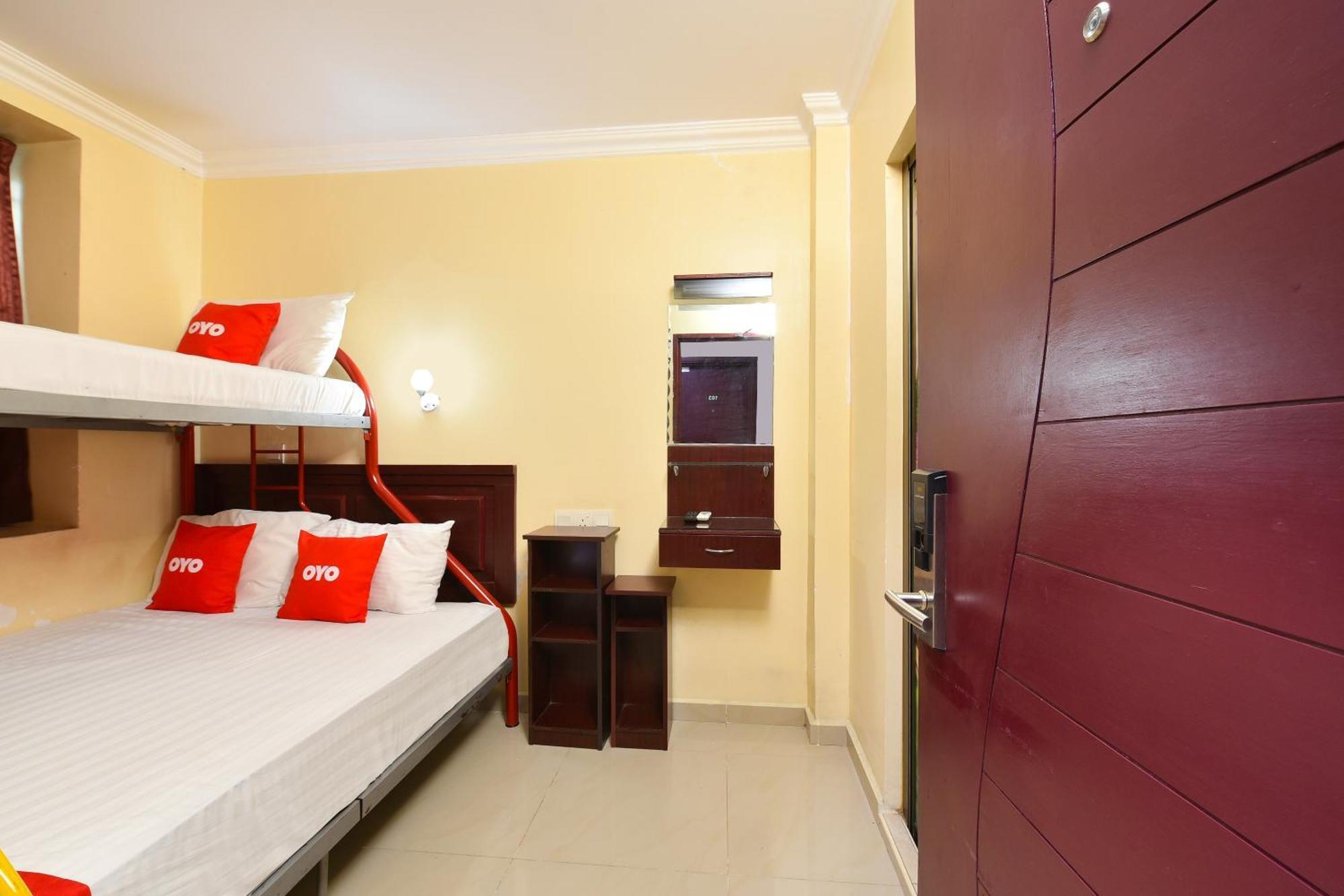 Super Oyo 90562 J Hotel Pj Petaling Jaya Ngoại thất bức ảnh