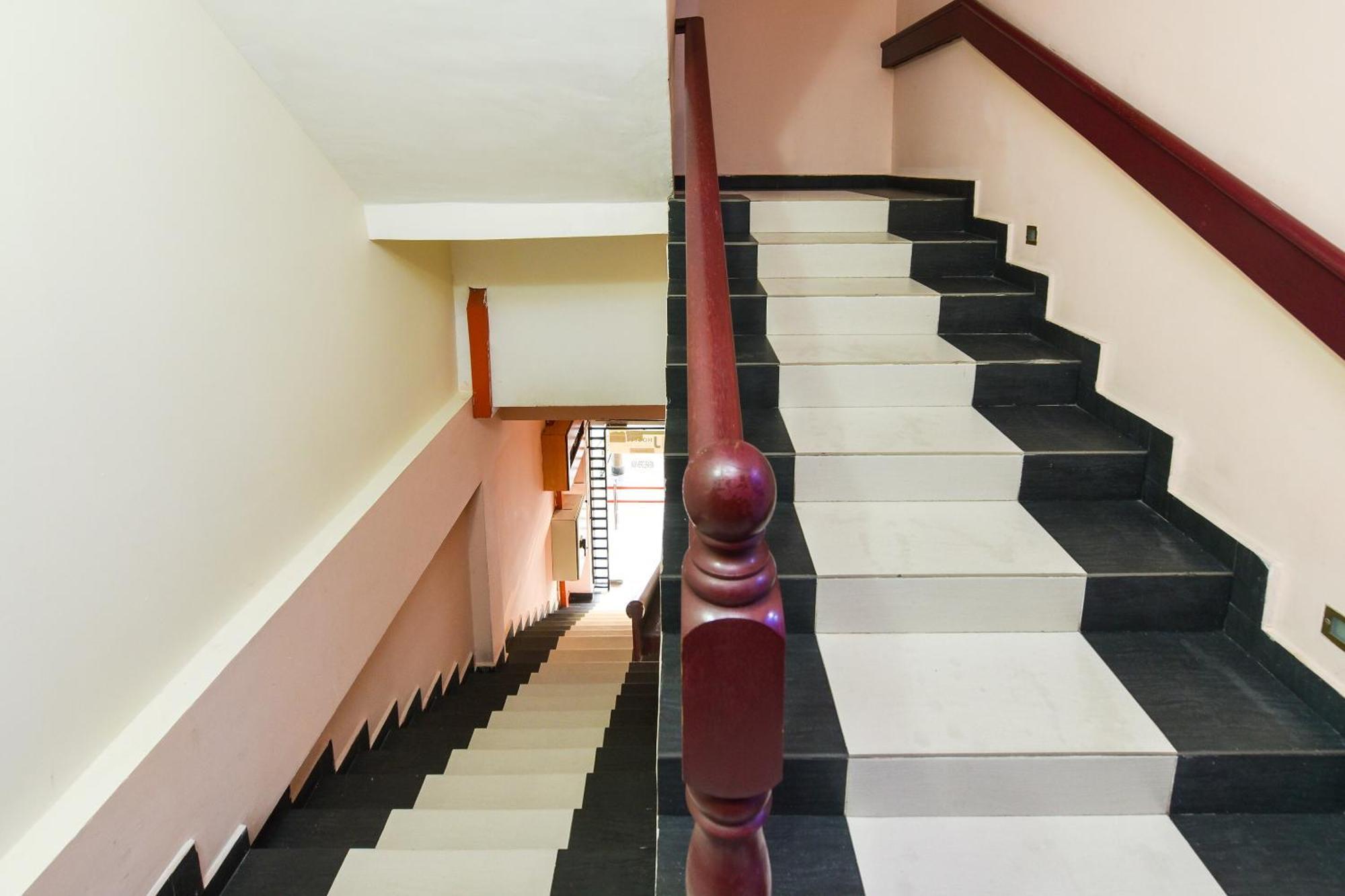 Super Oyo 90562 J Hotel Pj Petaling Jaya Ngoại thất bức ảnh