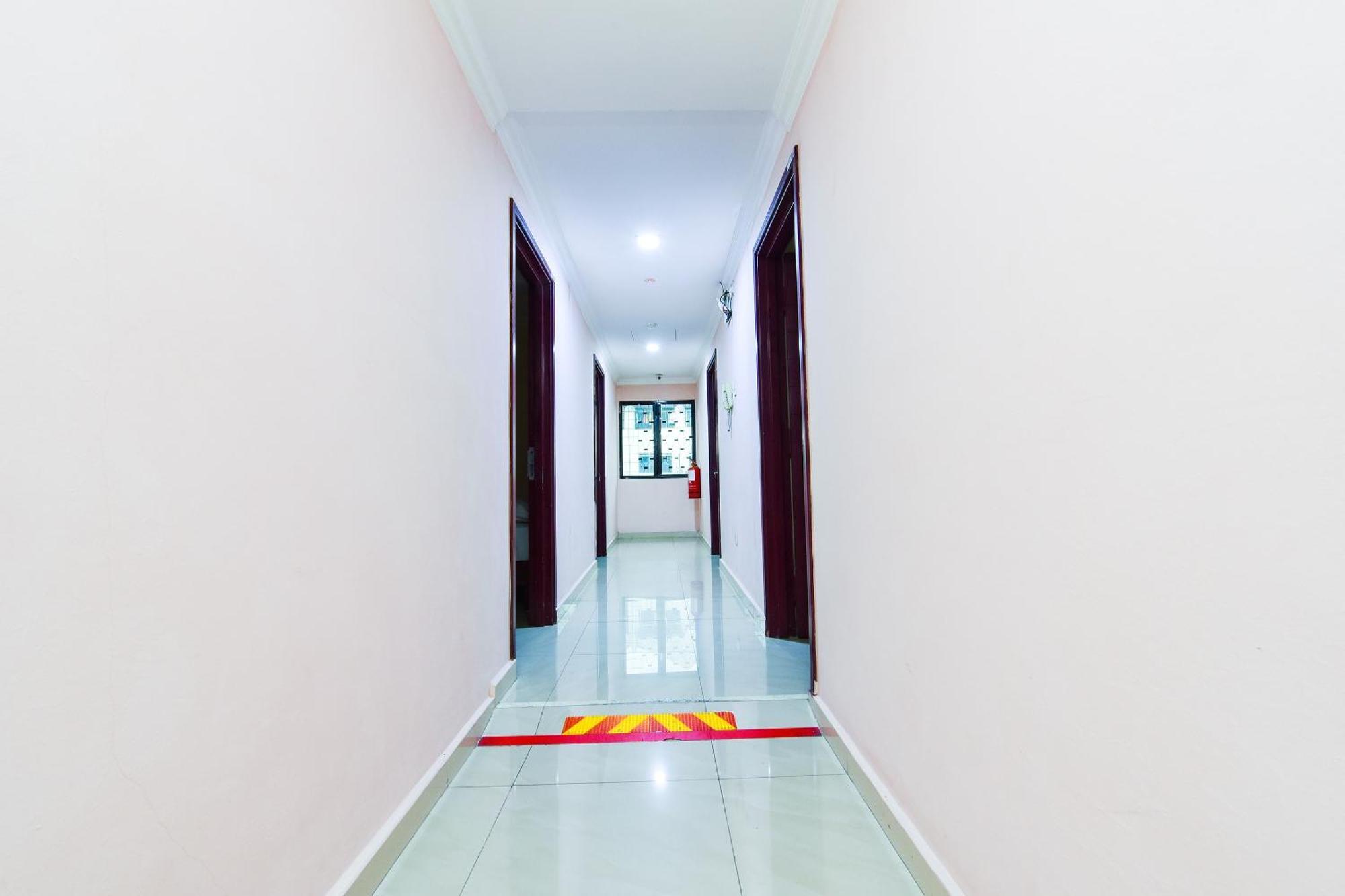 Super Oyo 90562 J Hotel Pj Petaling Jaya Ngoại thất bức ảnh